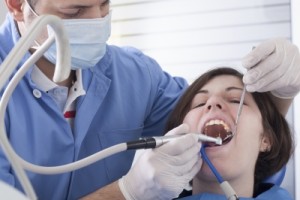 Gerne gehen die Wenigsten zum Zahnarzt, doch einige Menschen leiden sogar unter einer starken Angst vor dem Zahnarztbesuch.