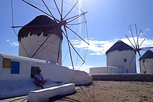 Ein häufiges Postkartenmotiv: Die Mühlen auf der Insel Mykonos.