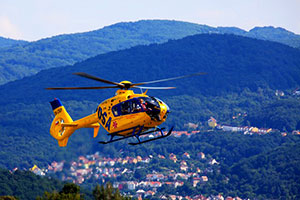 Ein medizinischer Rücktransport aus dem Ausland lohnt sich vor allem bei zu erwartenden langen Krankenhausaufenthalten.